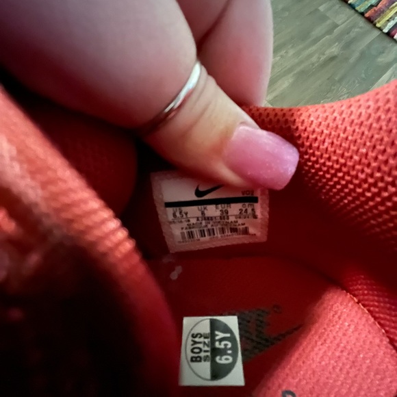 Air Force 1 Utility (GS) - Picture 4 of 6